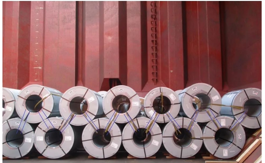 Brief Talk About Steel Coil Loading And Unloading插图2 steel coils loading